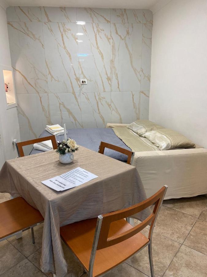 Casa Lucia Apartment เนเปิลส์ ภายนอก รูปภาพ